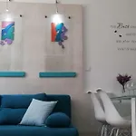 Ibis Your Cosy Oasis With Private Parking And Patio Διαμέρισμα *