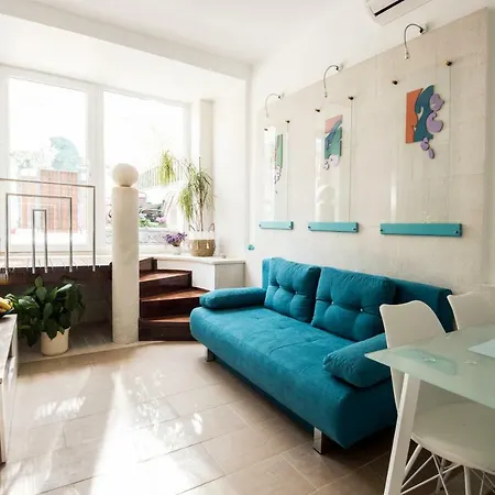 Ibis Your Cosy Oasis With Private Parking And Patio Apartmán